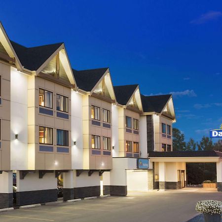 Days Inn By Wyndham Calgary Northwest Екстер'єр фото