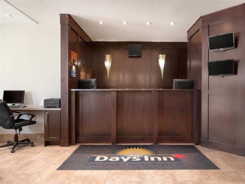 Days Inn By Wyndham Calgary Northwest Екстер'єр фото